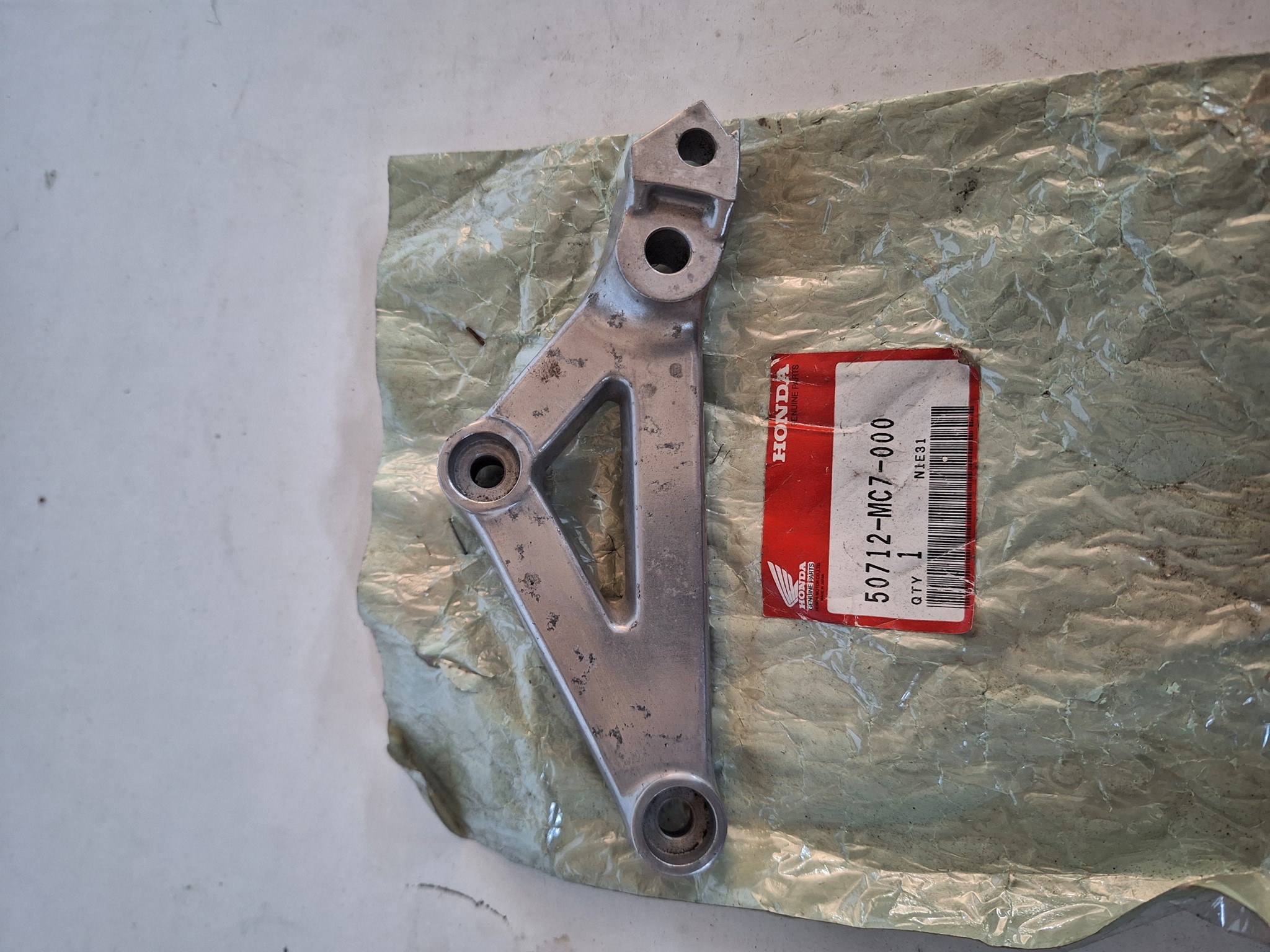 Picture of BRKT,L.PILLION  50712-MC7-000